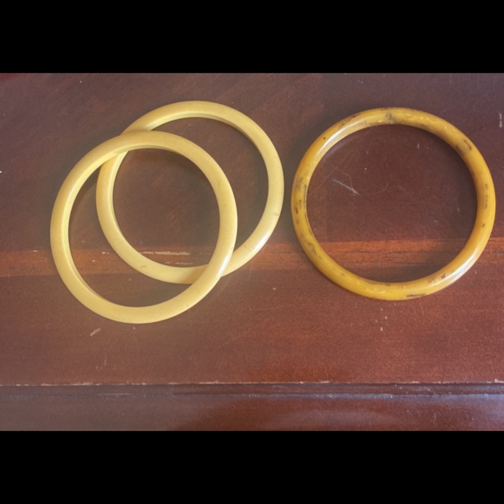 Butterscotch Bakelite bangles - Picture 2 of 4